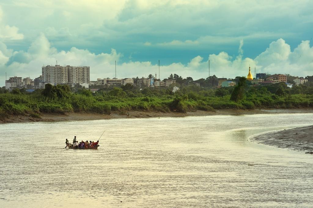 Royal Golden View Hotel Yangon Ngoại thất bức ảnh